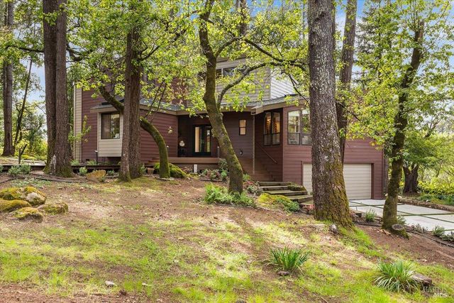 2656 Knob Hill Dr, Santa Rosa, CA 95404