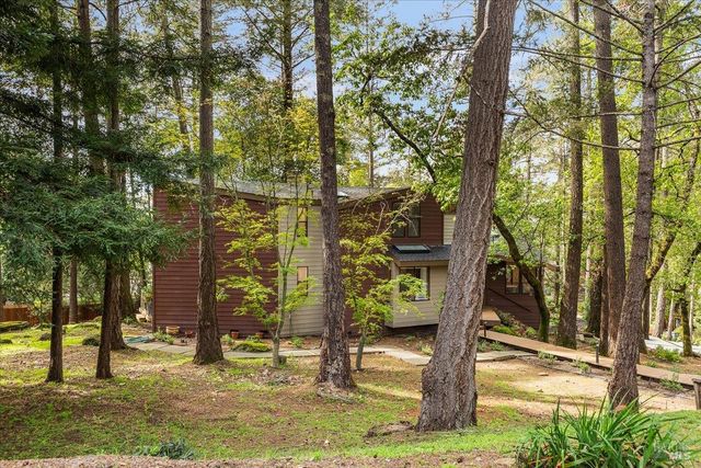 2656 Knob Hill Dr, Santa Rosa, CA 95404