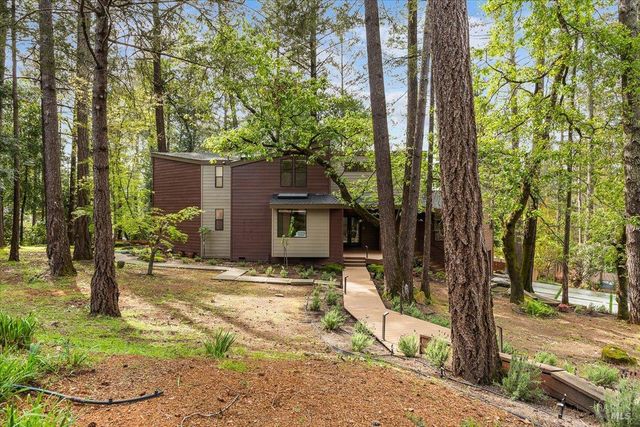 2656 Knob Hill Dr, Santa Rosa, CA 95404