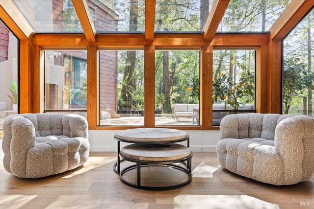 2656 Knob Hill Dr, Santa Rosa, CA 95404