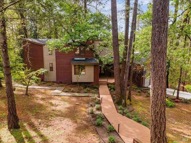 2656 Knob Hill Dr, Santa Rosa, CA 95404