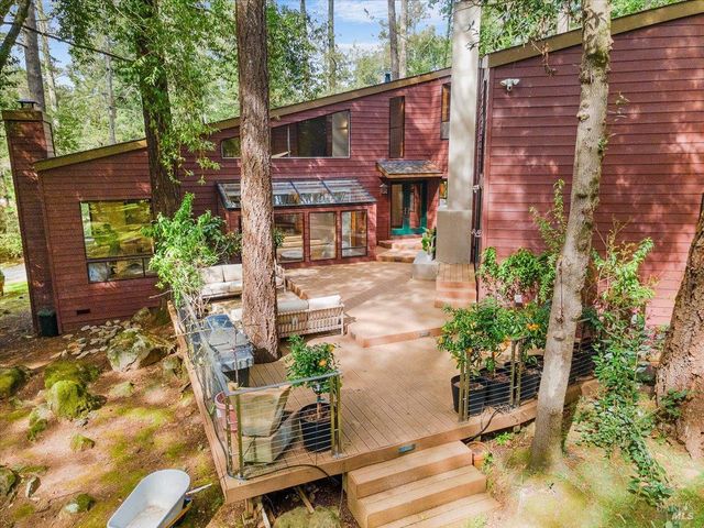 2656 Knob Hill Dr, Santa Rosa, CA 95404