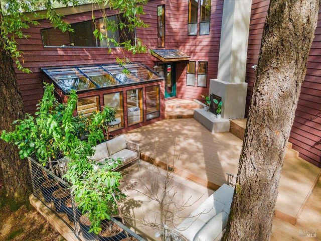 2656 Knob Hill Dr, Santa Rosa, CA 95404