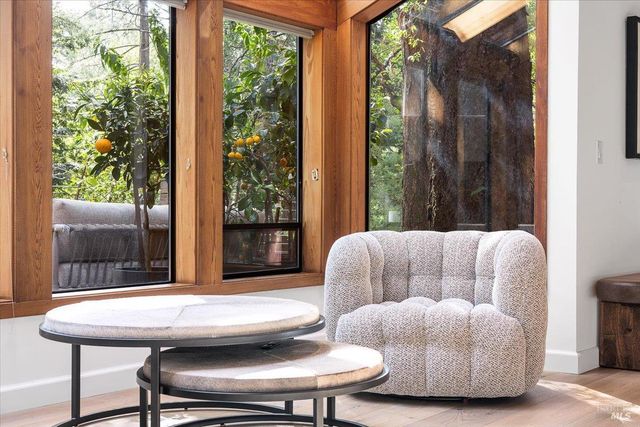 2656 Knob Hill Dr, Santa Rosa, CA 95404