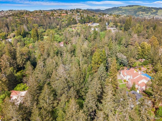 2656 Knob Hill Dr, Santa Rosa, CA 95404