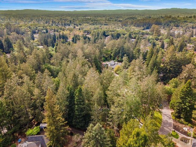 2656 Knob Hill Dr, Santa Rosa, CA 95404