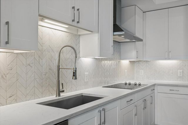 2727 Albany Street PH26, Houston, TX 77006