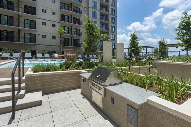 2727 Albany Street PH26, Houston, TX 77006