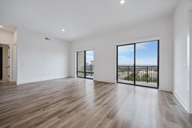 2727 Albany Street PH26, Houston, TX 77006