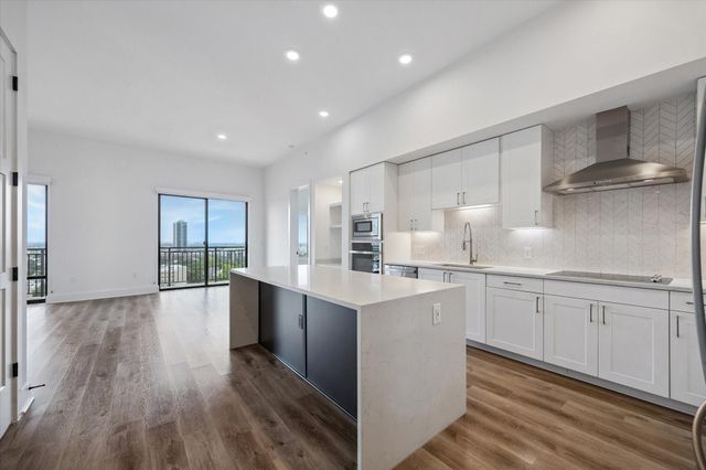 2727 Albany Street PH26, Houston, TX 77006