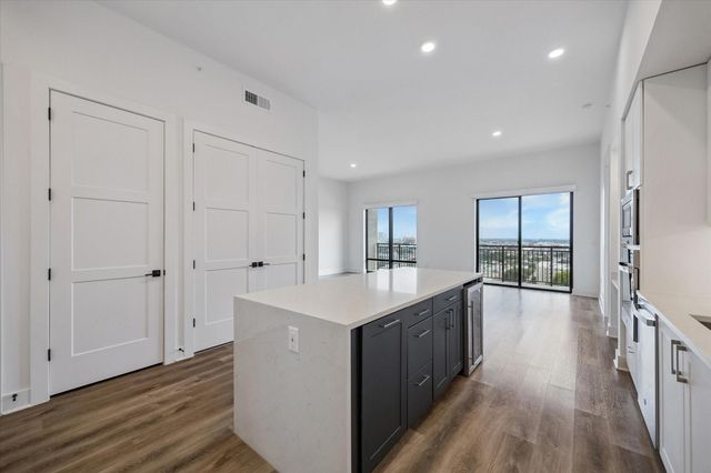 2727 Albany Street PH26, Houston, TX 77006