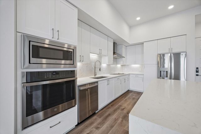 2727 Albany Street PH26, Houston, TX 77006