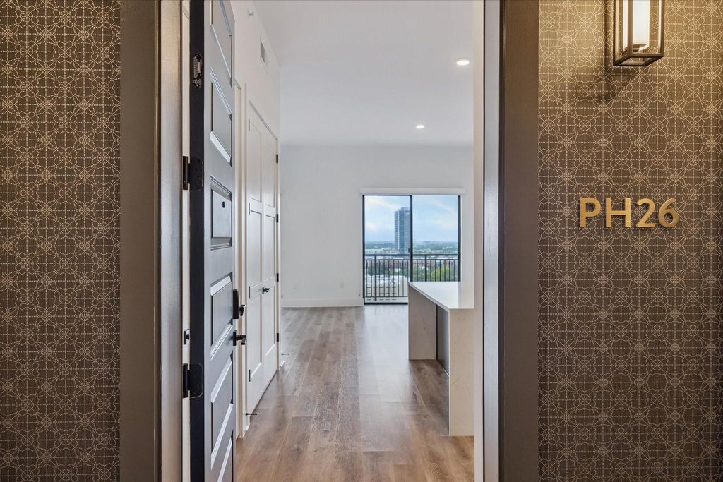 2727 Albany Street PH26, Houston, TX 77006