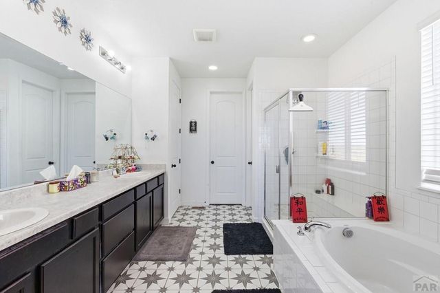 3322 Bella Luna Dr, Pueblo, CO 81001