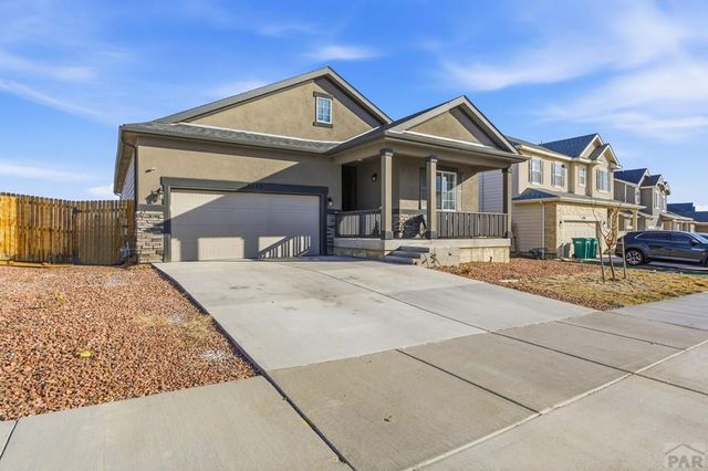 3322 Bella Luna Dr, Pueblo, CO 81001