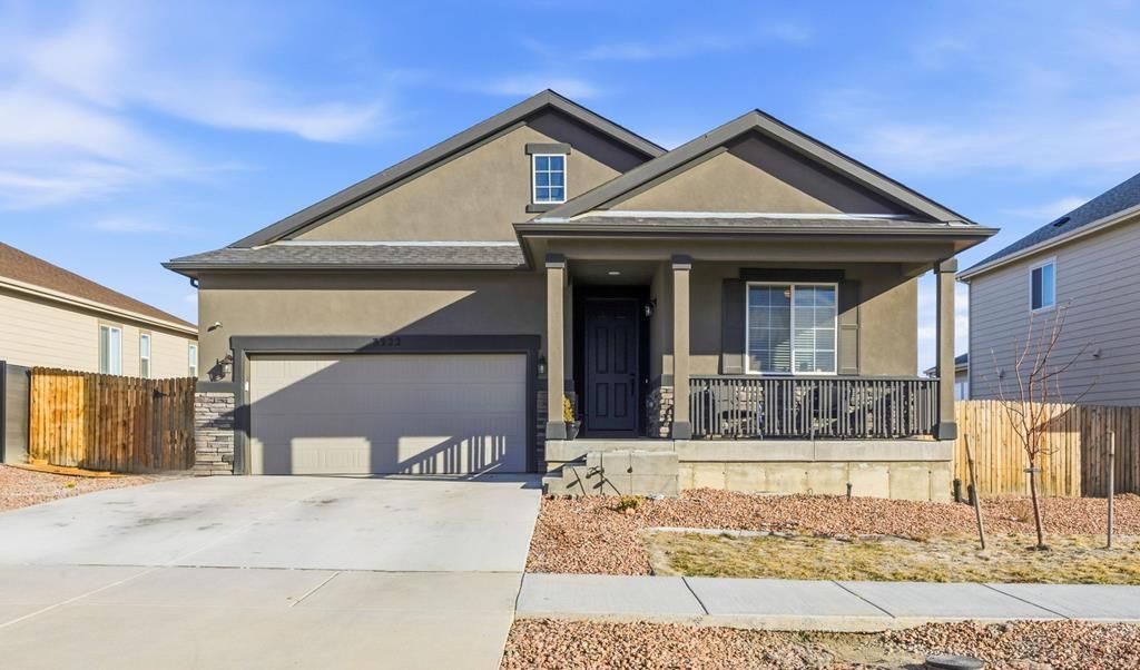 3322 Bella Luna Dr, Pueblo, CO 81001
