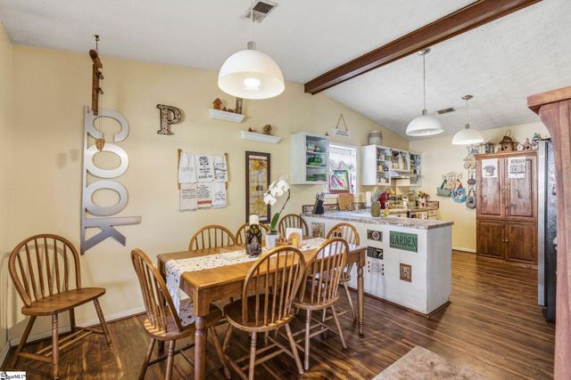 1 S Oak Forest Drive, Greenville, SC 29607