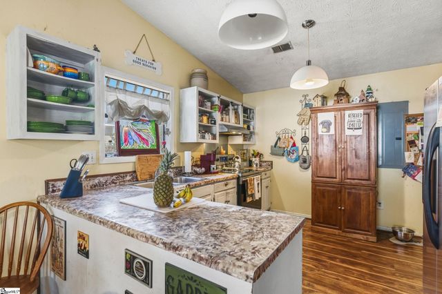1 S Oak Forest Drive, Greenville, SC 29607