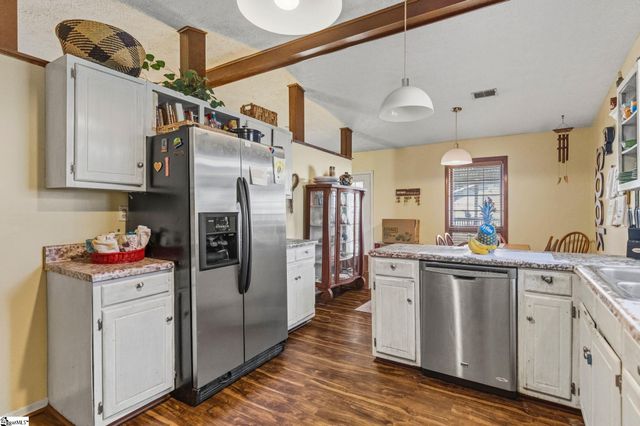 1 S Oak Forest Drive, Greenville, SC 29607
