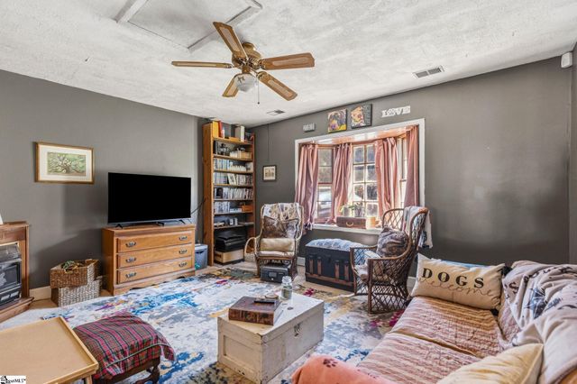 1 S Oak Forest Drive, Greenville, SC 29607