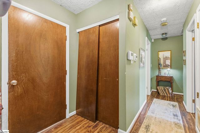 1 S Oak Forest Drive, Greenville, SC 29607