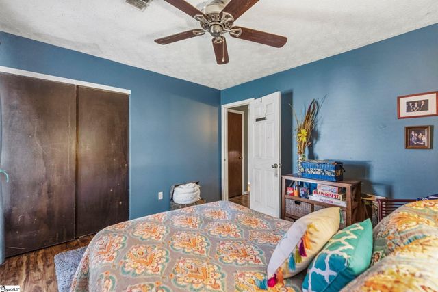 1 S Oak Forest Drive, Greenville, SC 29607