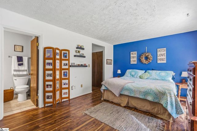 1 S Oak Forest Drive, Greenville, SC 29607