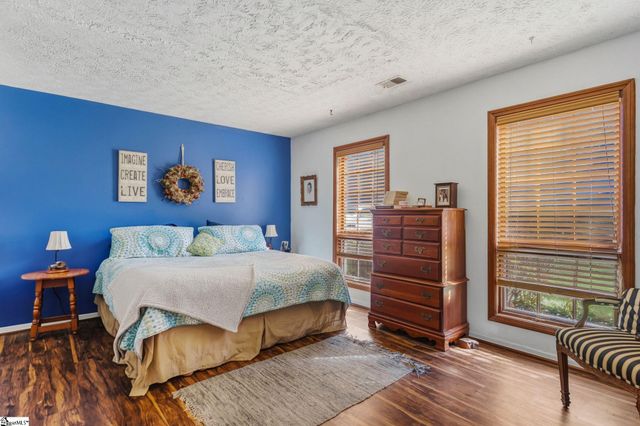 1 S Oak Forest Drive, Greenville, SC 29607