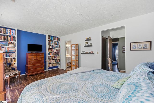 1 S Oak Forest Drive, Greenville, SC 29607
