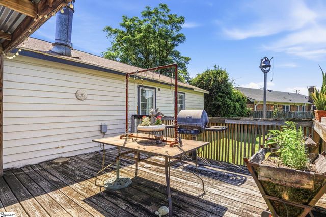 1 S Oak Forest Drive, Greenville, SC 29607