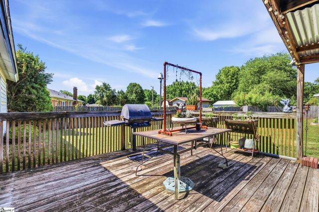 1 S Oak Forest Drive, Greenville, SC 29607