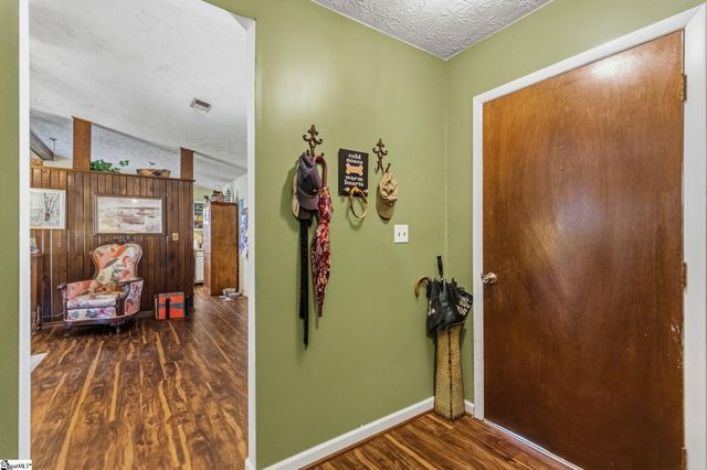 1 S Oak Forest Drive, Greenville, SC 29607