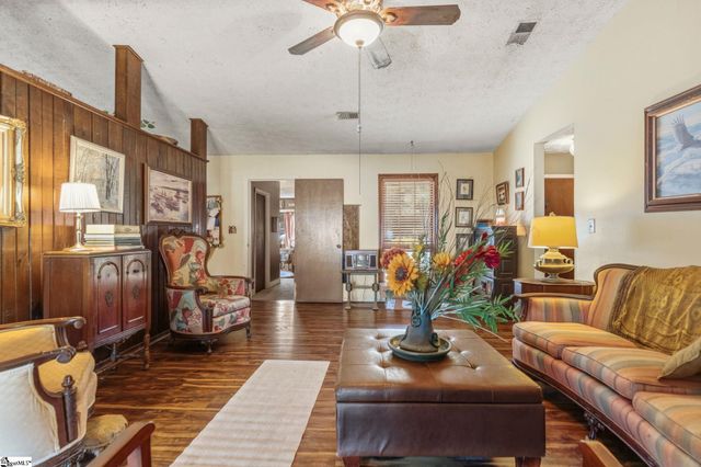 1 S Oak Forest Drive, Greenville, SC 29607