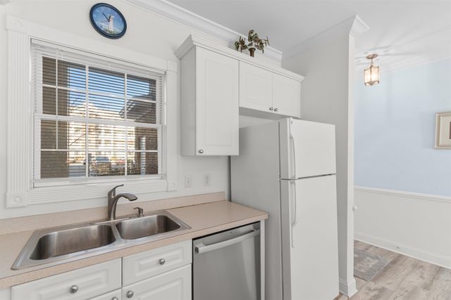 4890 Luster Leaf Cir Apt 103, Myrtle Beach, SC 29577