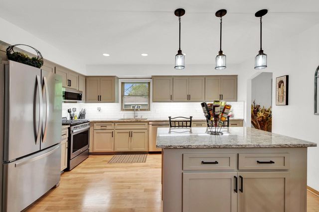 6846 S Juniper COURT, Oak Creek, WI 53154