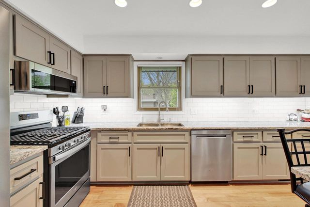6846 S Juniper COURT, Oak Creek, WI 53154