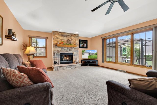 6846 S Juniper COURT, Oak Creek, WI 53154