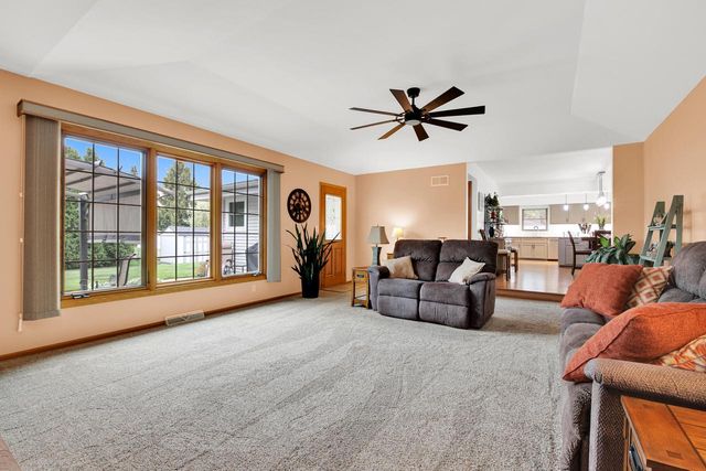 6846 S Juniper COURT, Oak Creek, WI 53154