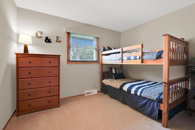 6846 S Juniper COURT, Oak Creek, WI 53154