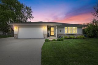 6846 S Juniper COURT, Oak Creek, WI 53154