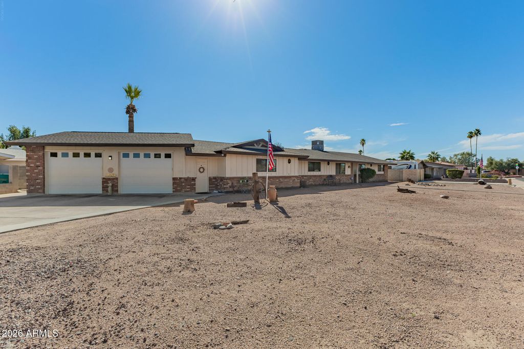 Image 2 of property listing at 1047 E FAIRFIELD Street, Mesa, AZ 85203