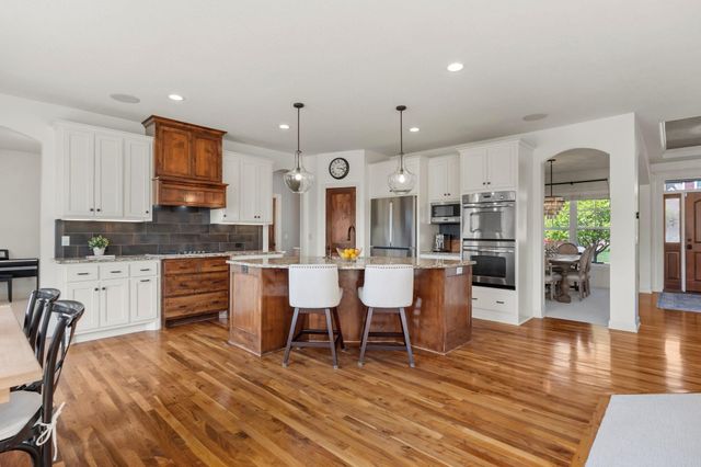 15715 56th Avenue N, Plymouth, MN 55446