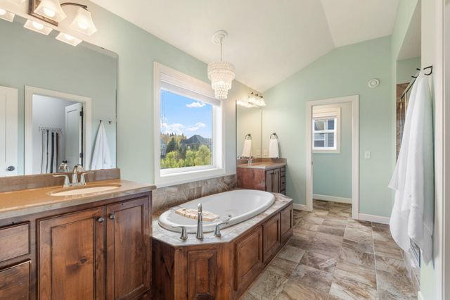 15715 56th Avenue N, Plymouth, MN 55446