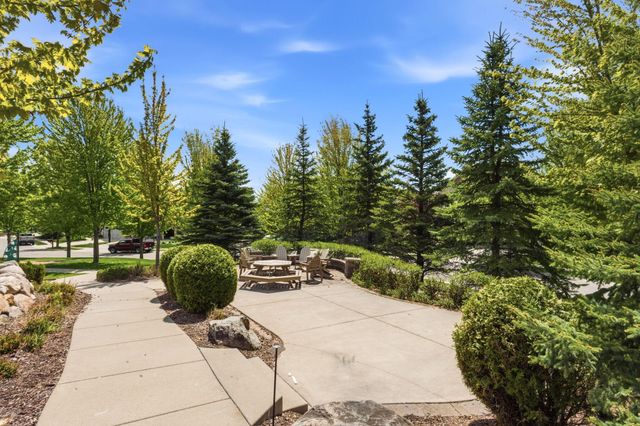 15715 56th Avenue N, Plymouth, MN 55446