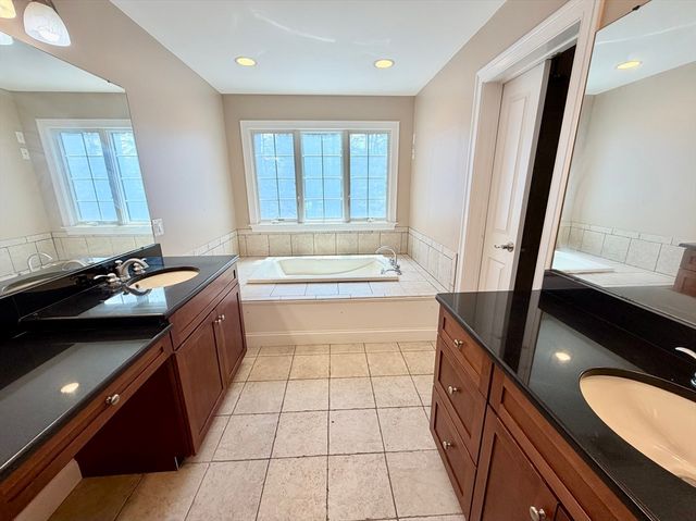41 Thresher Rd, Hampden, MA 01036