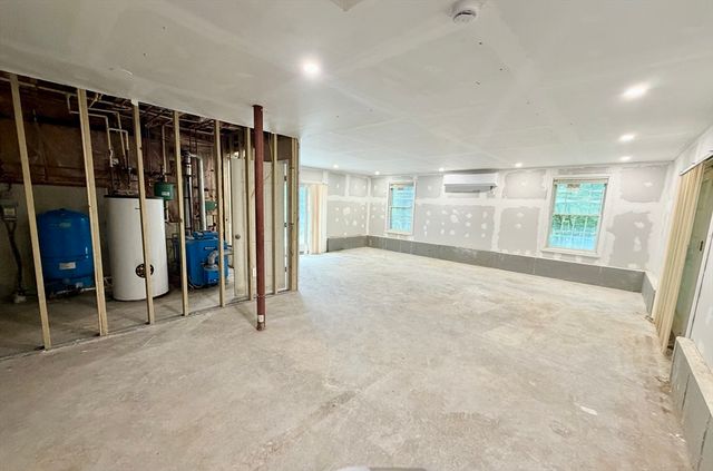 41 Thresher Rd, Hampden, MA 01036
