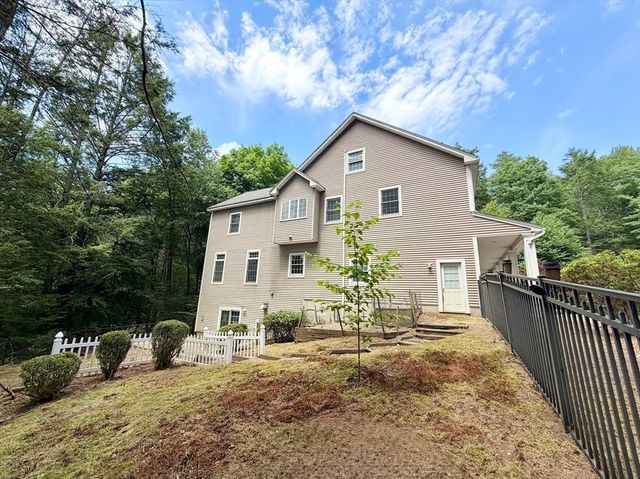 41 Thresher Rd, Hampden, MA 01036