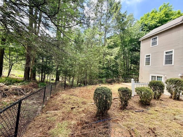 41 Thresher Rd, Hampden, MA 01036