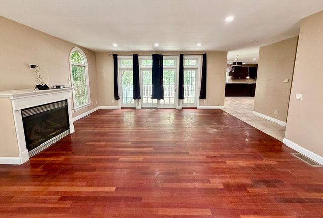 41 Thresher Rd, Hampden, MA 01036