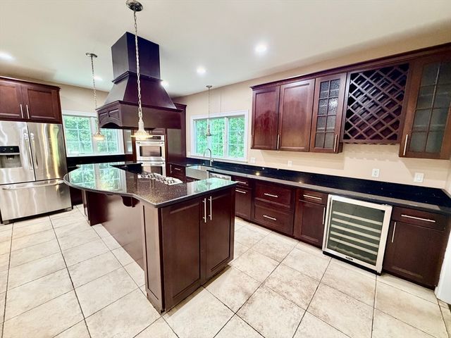 41 Thresher Rd, Hampden, MA 01036